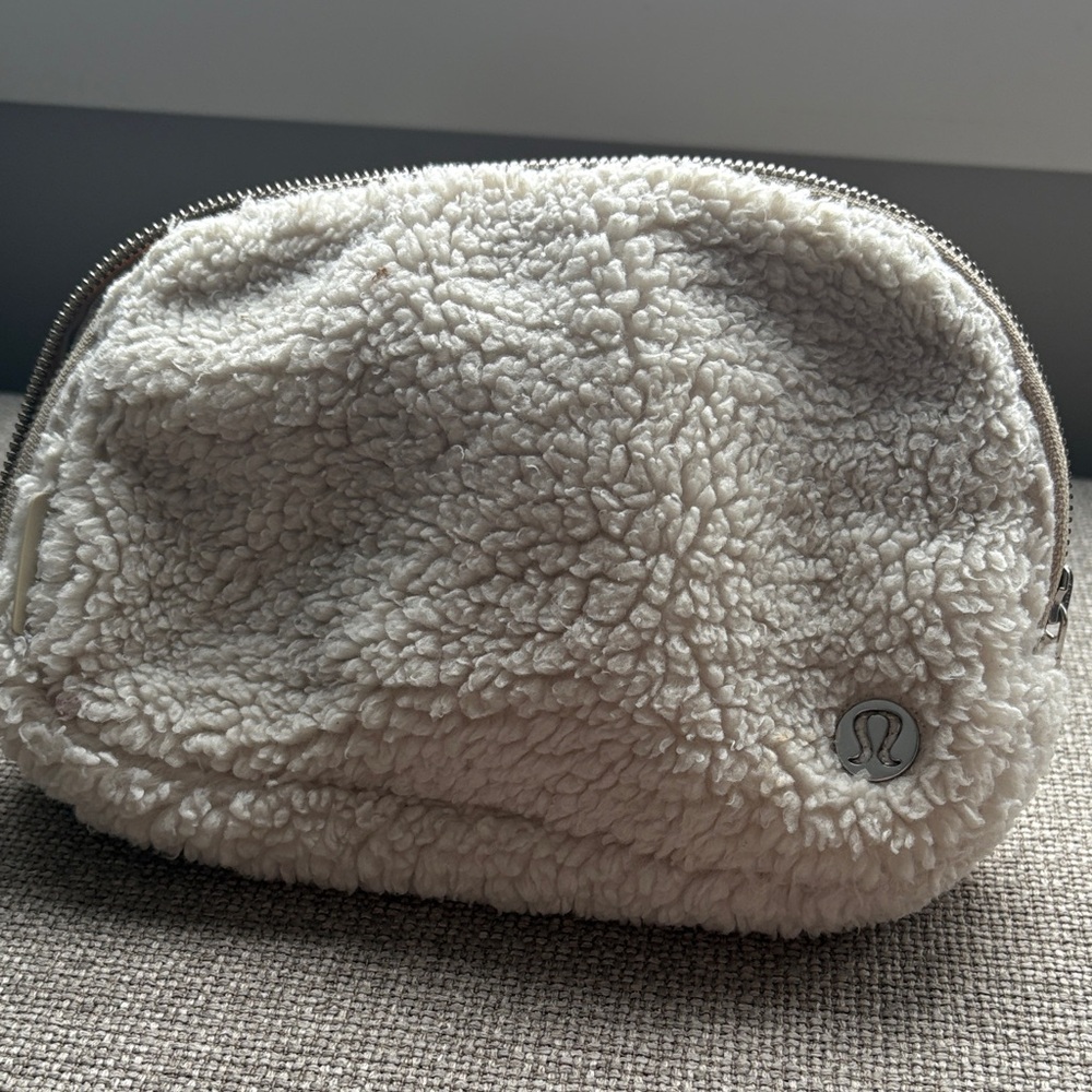 Lululemon Sherpa cross body bag